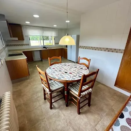 Villa Spacious With Pool In Vall D'umbri Borriol
