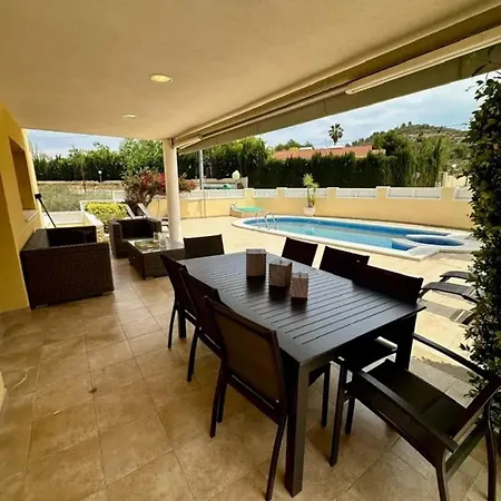 Villa Spacious With Pool In Vall D'umbri