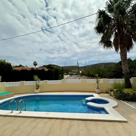 Villa Spacious With Pool In Vall D'umbri *